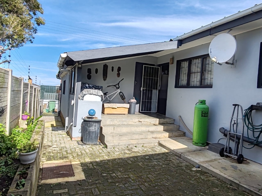 4 Bedroom Property for Sale in Palmiet Western Cape